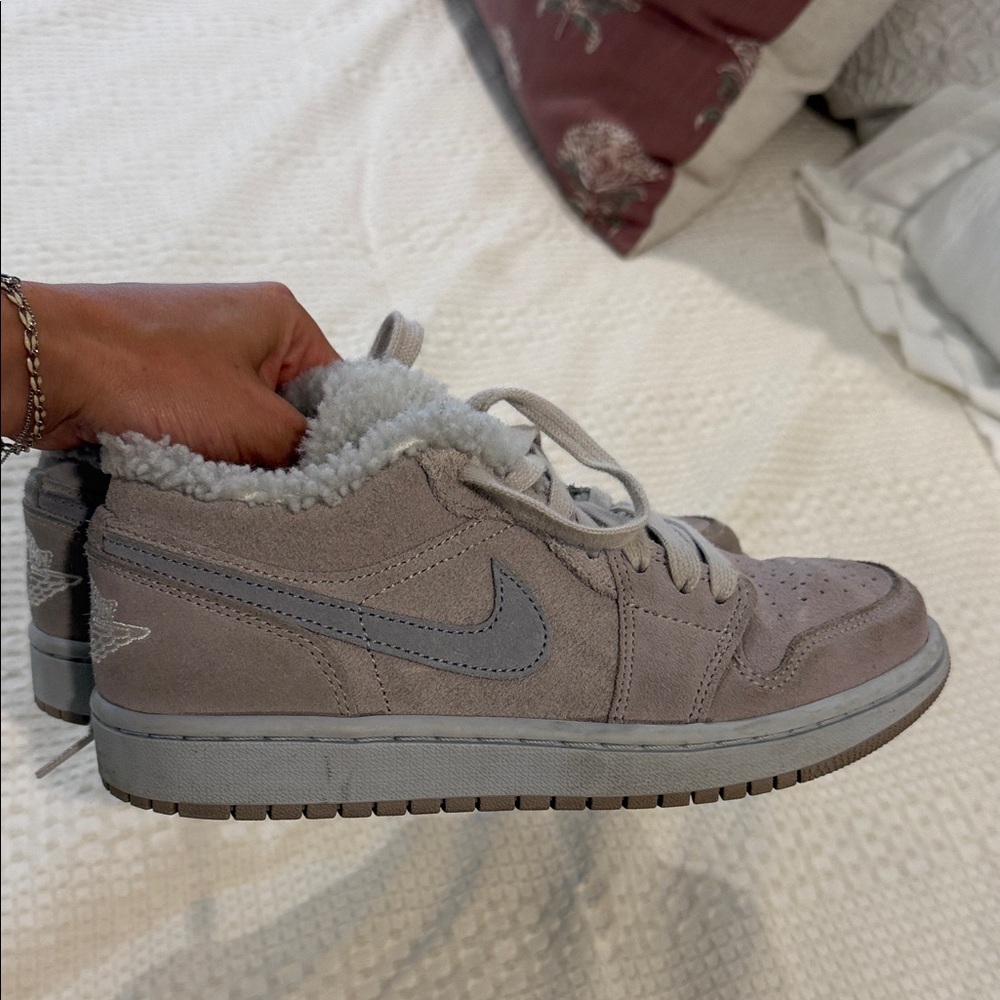 Nike Gray Sneakers Comfortable Stylish Design